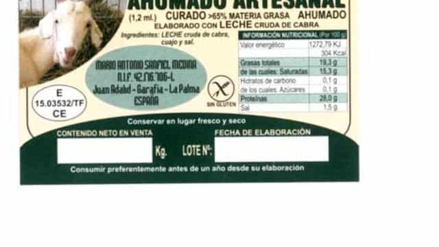 Queso de cabra ahumado artesanal.